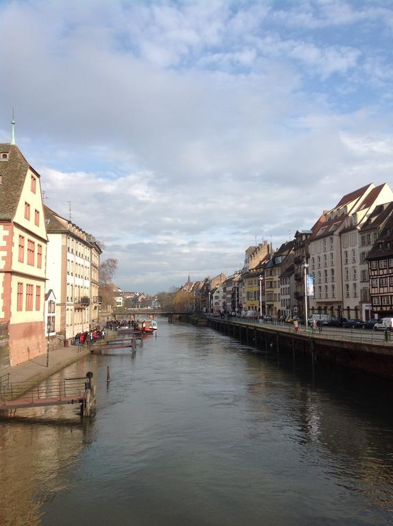 A L'Ill - Apparts & Studios Strasbourg Hyper Centre Номер фото